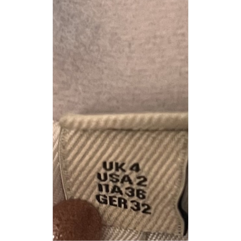 New* stunning Cream Burberry Prorsum Cream Wool Trench
Coat - Picture 7 of 8